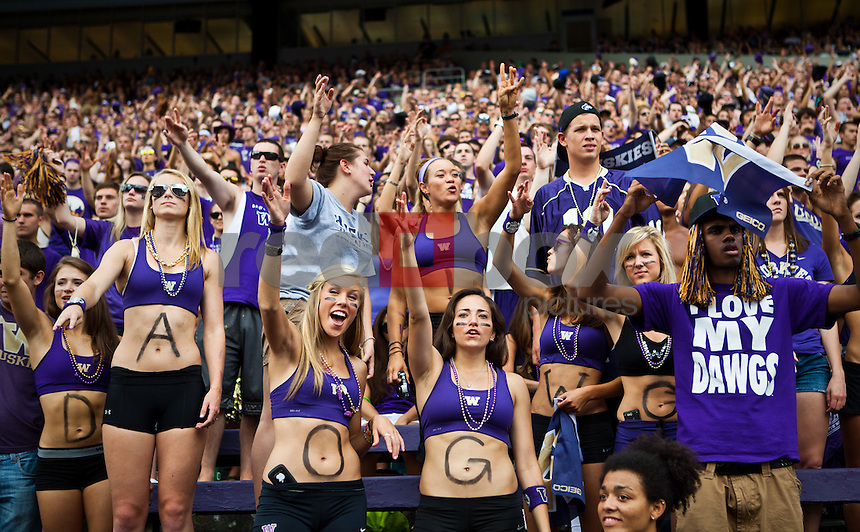 fb-uw-cal-1276-2011-HR.jpg