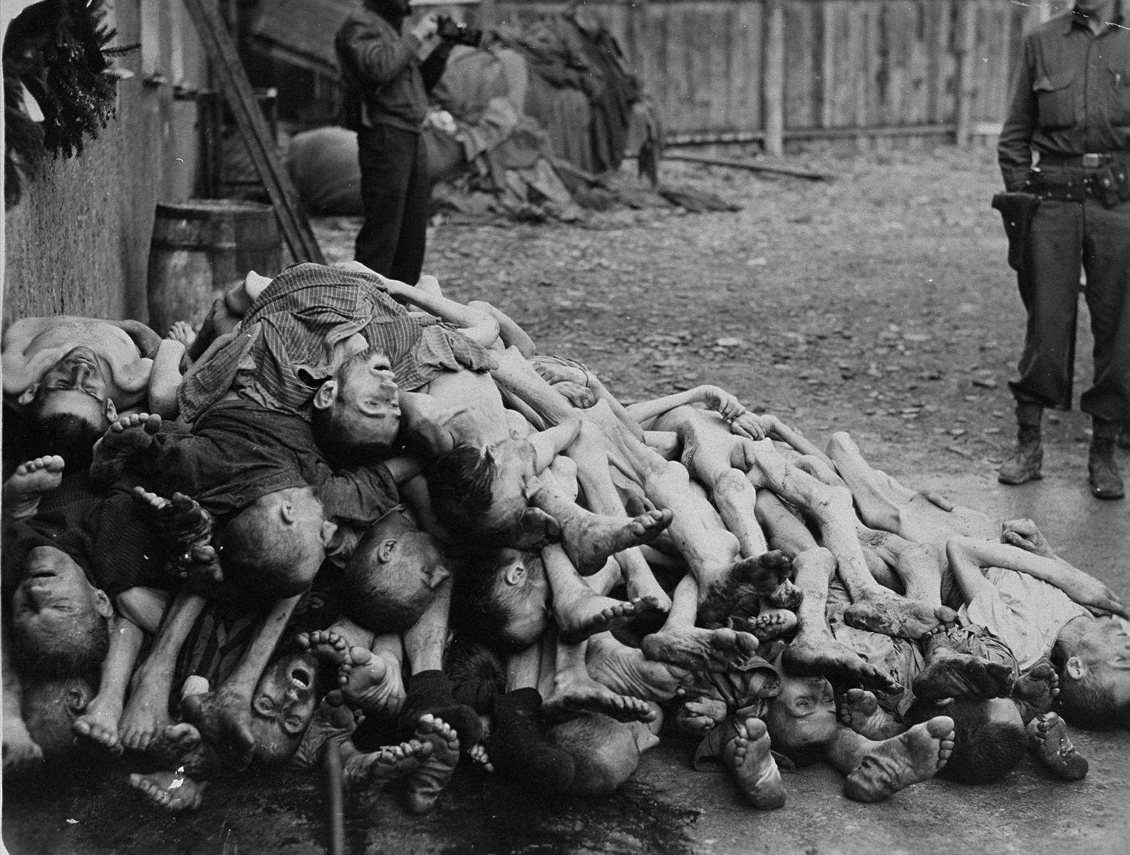 Buchenwald_Corpses_07511.jpg