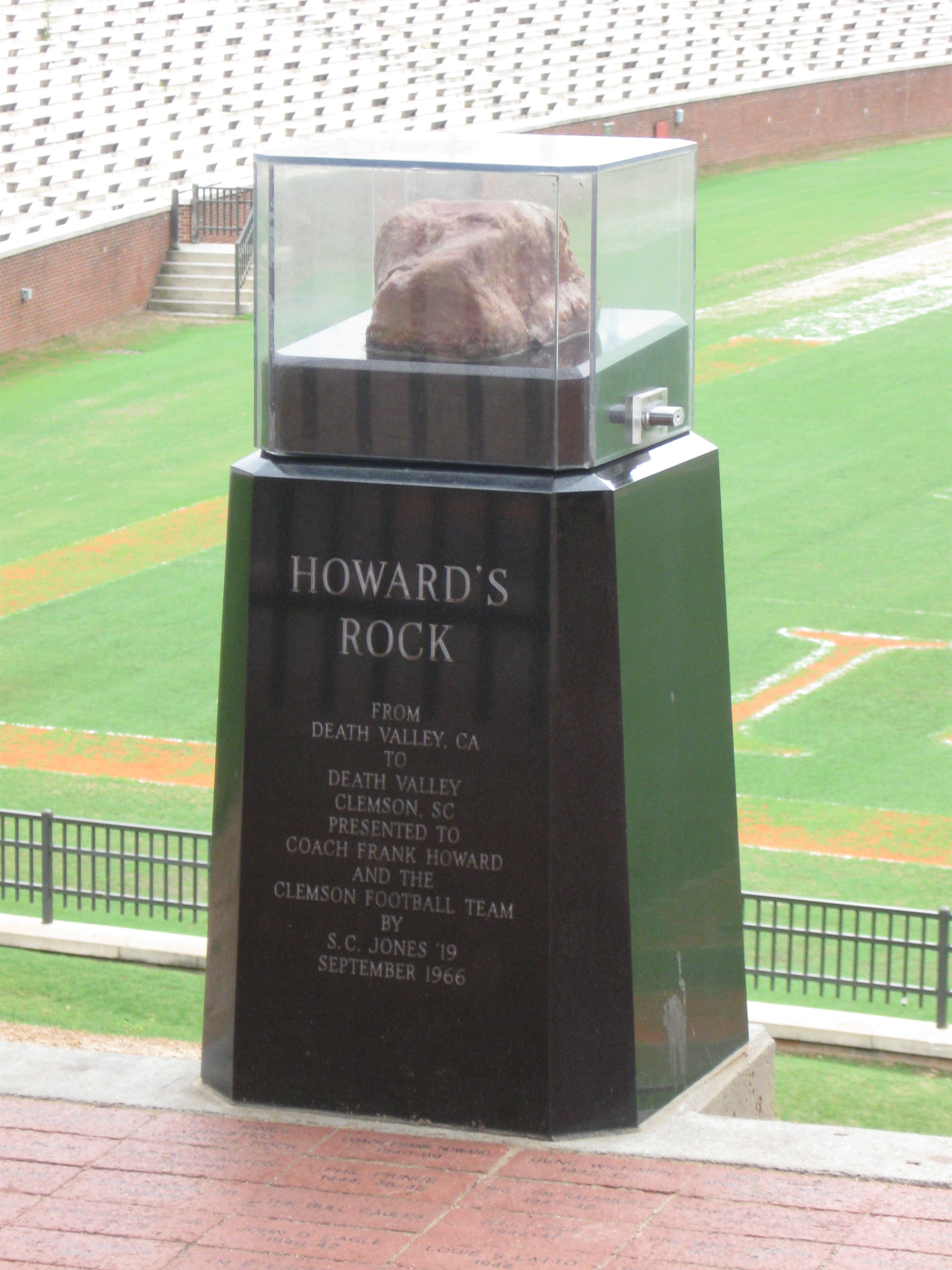 Howard's_Rock.jpg