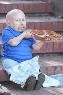 verne-troyer-verne-troyer-sandwich.gif