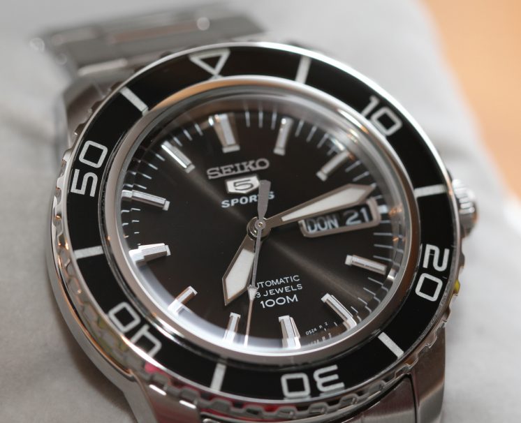 Seiko-5-SNZH553-e1595928809753.jpg