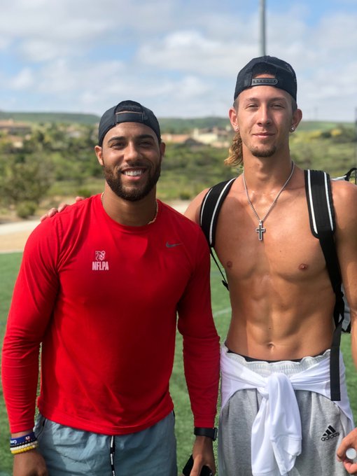 D39XgPdUYAAsA7m.jpg:small