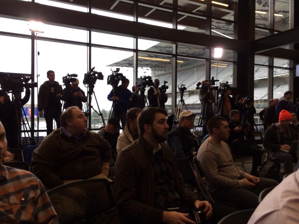 BbEbJUEIYAE7F4r.jpg:large