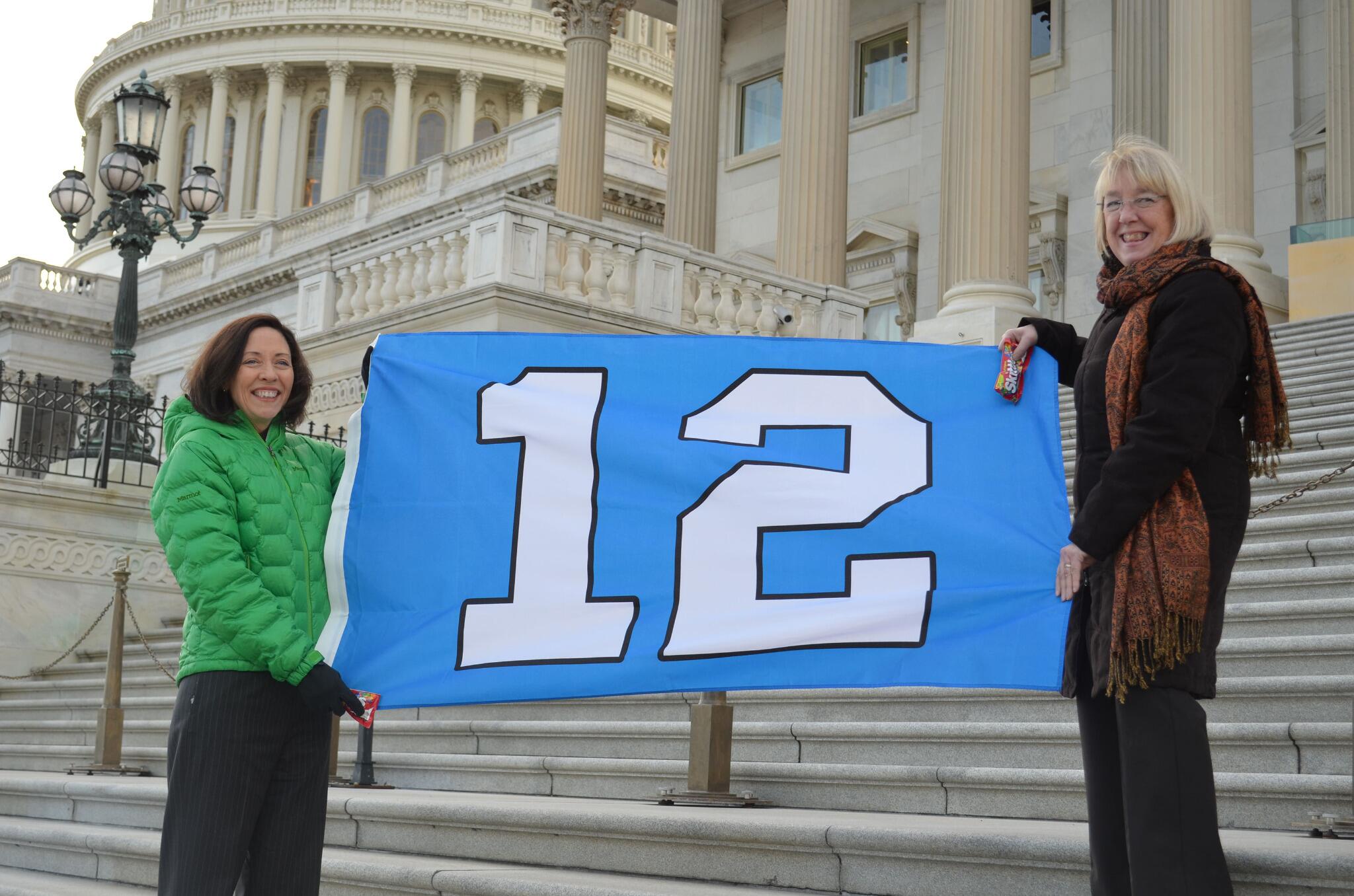 BdfOx9NCUAEVdim.jpg:large