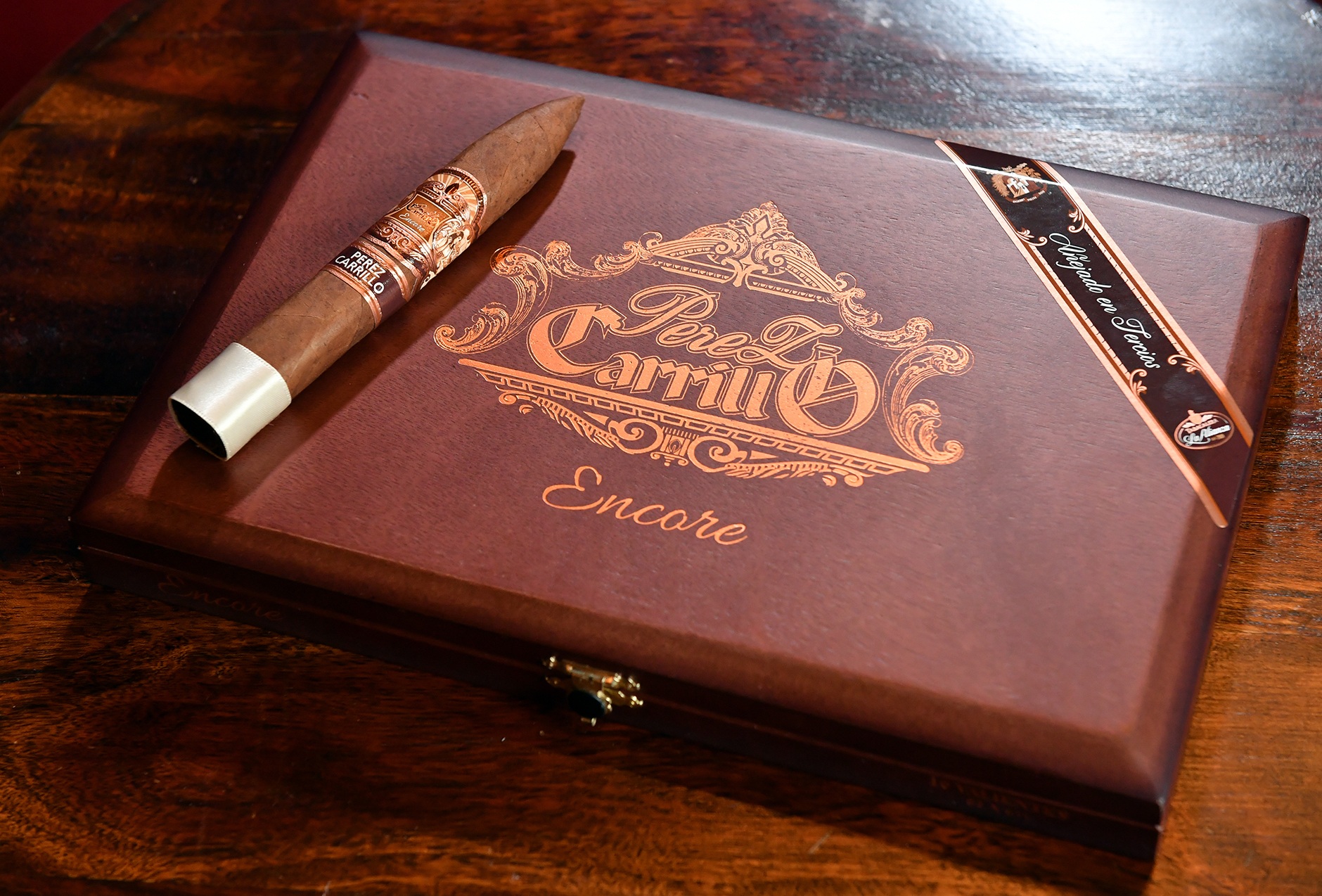 EP-Carrillo-Encore-Box-Cigar-Beauty.jpg