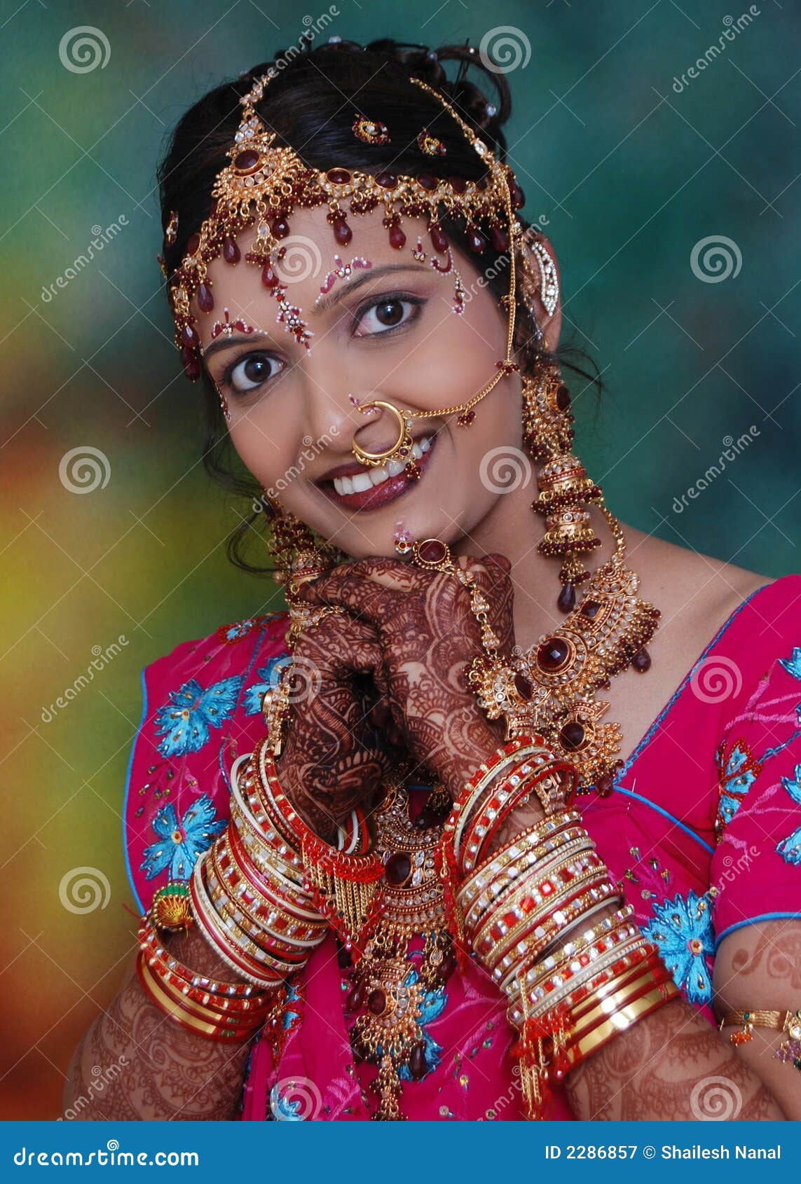 traditional-indian-woman-2286857.jpg