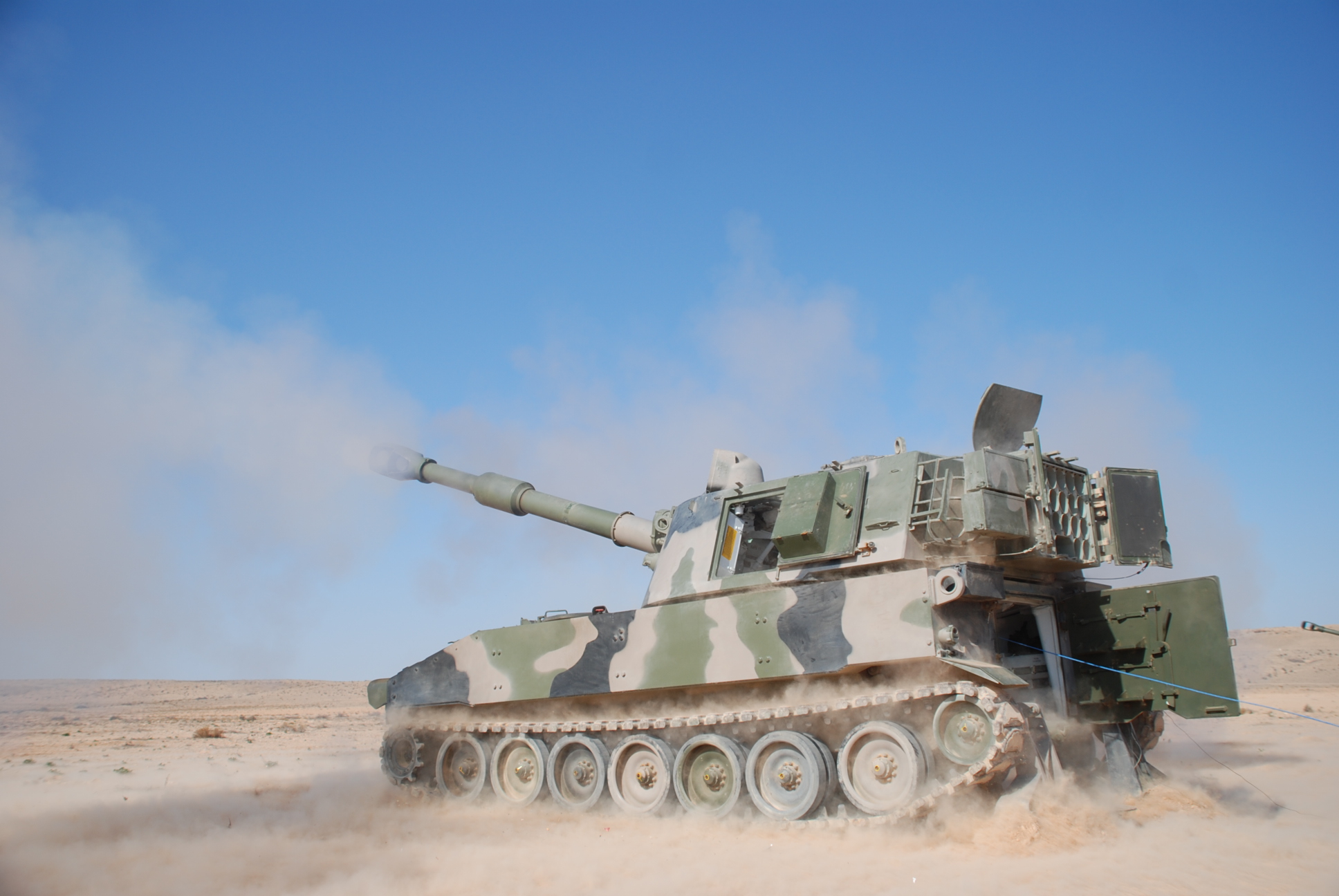 Moroccan_M109A5_howitzer,_2012-03.jpg