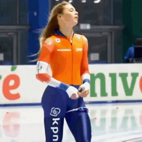 jutta-leerdam-speed-skater.gif