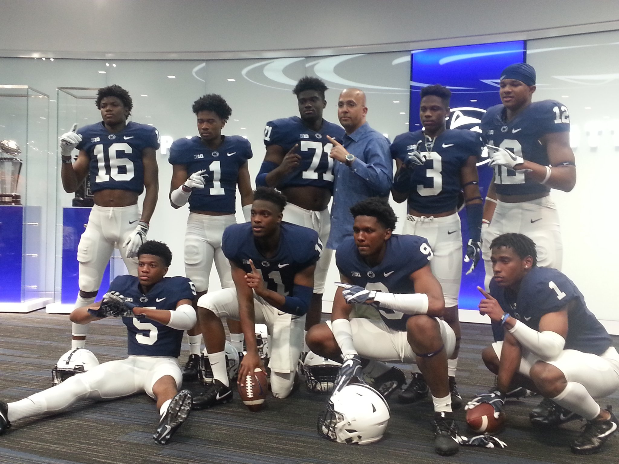 DfSJDM-X0AATLGu.jpg:large