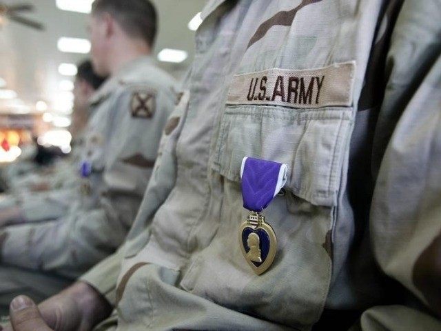 US-Army-soldier-Purple-Heart-Reuters-640x480.jpg