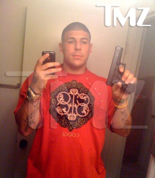 aaron-hernandez-selfie-with-gun.jpg