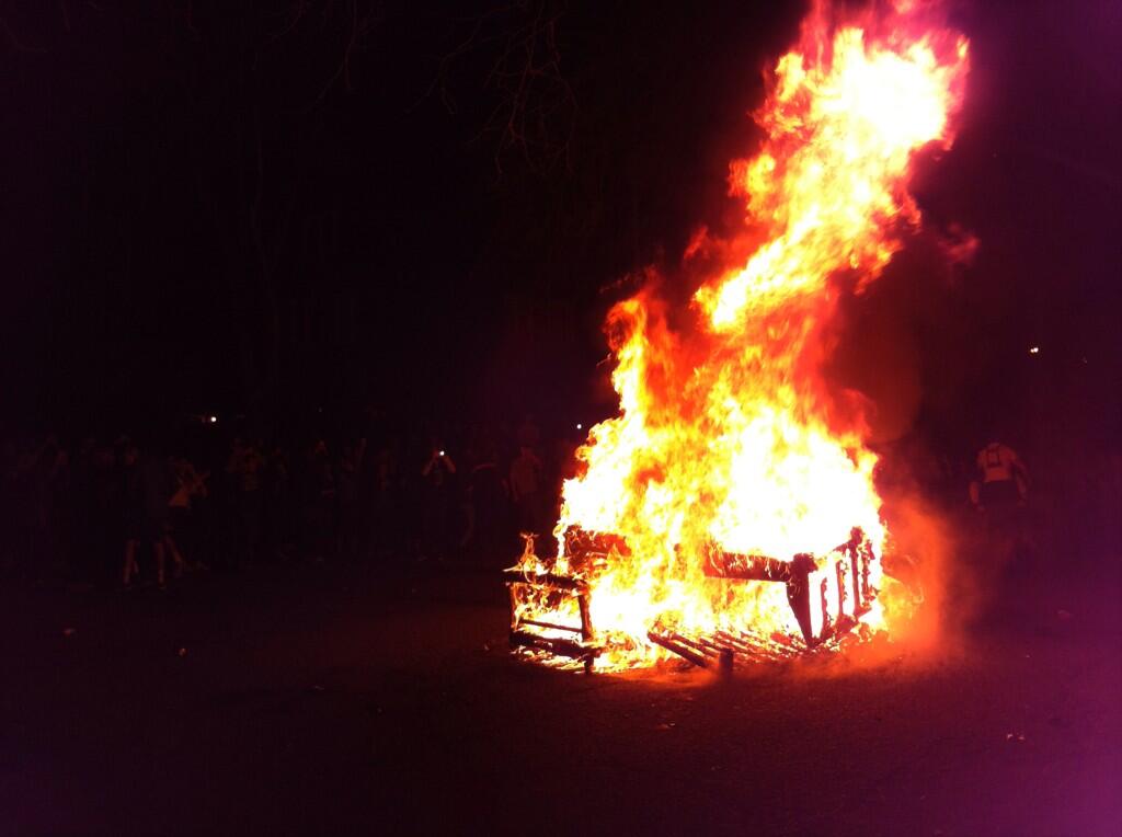 BfhK988CMAAK0hg.jpg:large