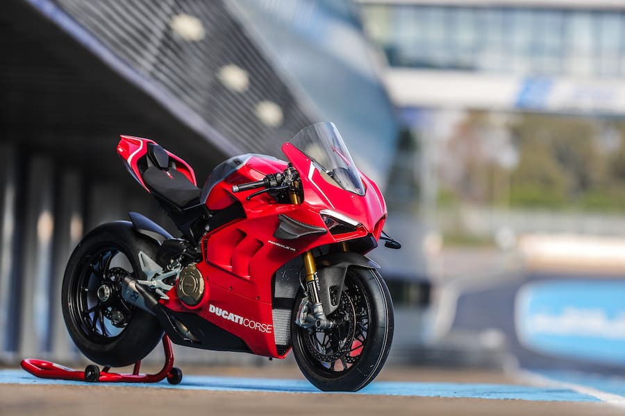 Panigale-V4-R-Static-05.jpg