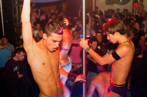 Gay-bar-pole-dancing.jpg